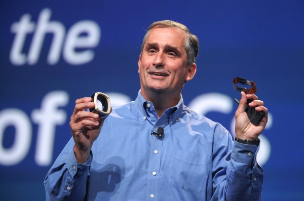 2_US IDF 2013_英特爾執行長Brian Krzanich 展示內含最新Intel Quark處理器的原型裝置