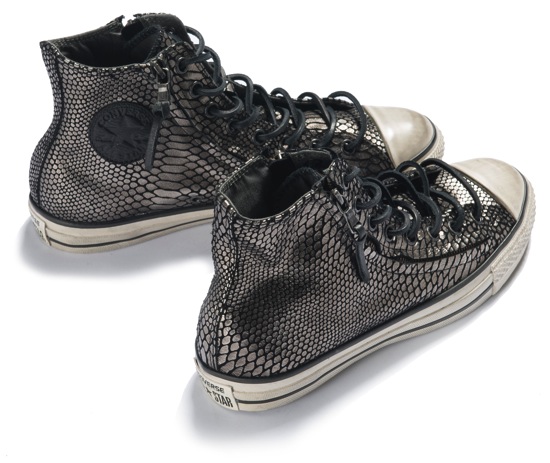 CONVERSE 以蛇纹印花製作新款帆布鞋