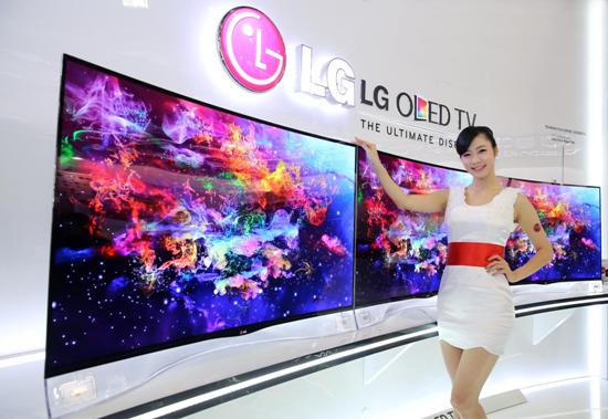 LG新推出全球首創曲面OLED電視展現極真絕美畫質，成為資訊月最吸睛焦點