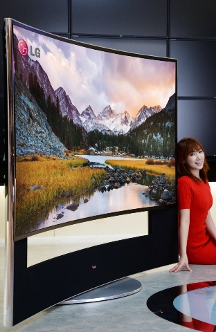 LG發表全球最大105吋曲面ULTRA HD電視_1