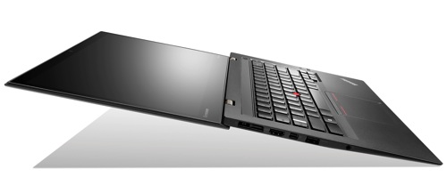 Lenovo聯想新聞圖說一 新一代 ThinkPad X1 Carbon 採用與飛機及賽車同級材質的碳纖維打造，因較鎂或鋁輕盈，使其擁有僅 1.27 公斤的極輕身型，同時堅固耐用。
