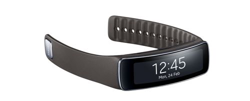 Samsung Gear Fit 擁有俐落的外觀設計，更具有三星穿戴式裝置連線能力的優勢，客製化的健身教練功能可進一步提供個人化的建議與健身指導