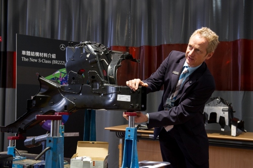 2014賓士德國原廠車體維修技術專家Mr. Thilo Remus來台分享最新車體維修技術
