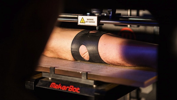 刺青不求人！3D列印改機後，變成紋身機器人！