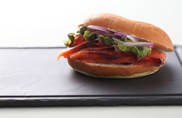 台北W飯店 WOOBAR 推出「小三帶著走」，三明治、漢堡套餐限時外帶！