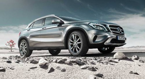using_4matic_the_gla_defines_its_forward_drive_on_difficult_terrain
