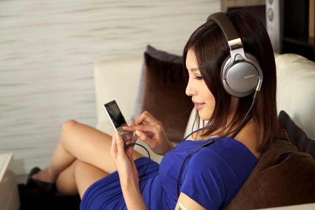 天生歌姬 A-Lin 站台，Sony 發表 2014 高解析音質系列耳機