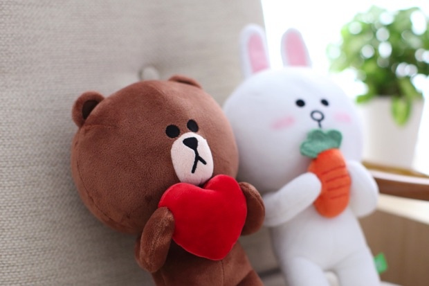 5-LINE FRIENDS STORE人氣商品紅蘿蔔兔兔與愛心熊大，售價NT$1,070元(單隻) copy