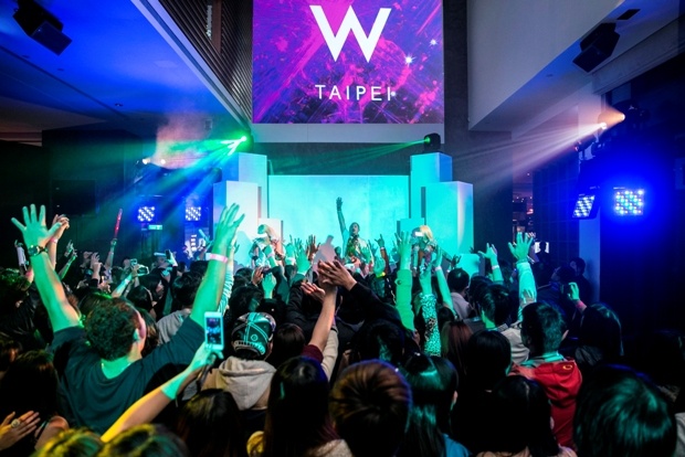 台北W飯店推出「 2014 SHINE ON就愛放閃跨年派對」