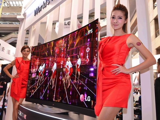 LG 端消費電視市場，搶先於資訊月曝光全球最大77吋OLED TV copy
