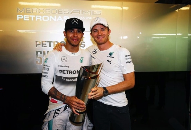 Rosberg君子風度恭賀隊友Hamilon奪下世界冠軍 copy