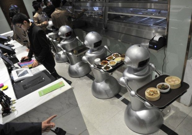 機器人科技發達，一手包辦餐廳主廚和上菜服務！