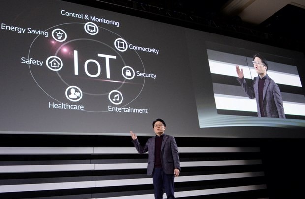 LG以『Innovation for a better Life』作為2015年CES大展發表主題，LG技術長Dr. Skott Ahn闡述了物聯網(Internet of Things-IoT)如何轉變消費者的生活、工作與娛樂方式。