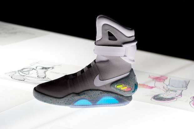 【2015 CES】「回到未來 2」中會自動綁鞋帶的 Nike 鞋，同步電影內年份今年推出！