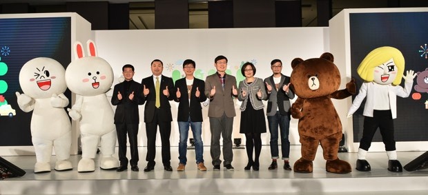 LINE 2015 Taipei Confe rence年度盛會邀請未來新服務重要合作夥伴，從左至右_____________ ______________ 、國泰世華銀行股份有限公司宋靖仁副總經理 copy
