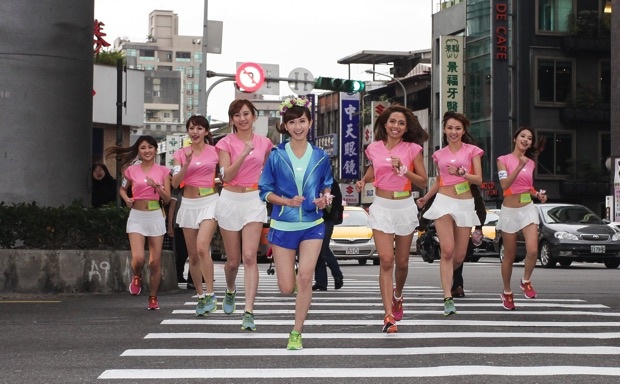 Mizuno年度品牌大使翁滋蔓自組姐妹淘團體-はなLady 為2015Mizuno Lady's Running勤練暖身 copy