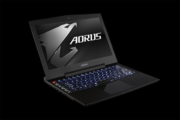 新一代 AORUS X3 Plus v3 電競筆電，搭載 QHD+ 解析度的 13.9 吋螢幕