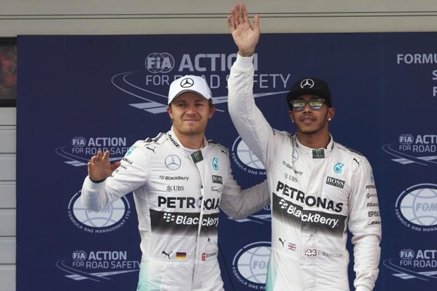 Lewis Hamilton(右)與Nico Rosberg(左)