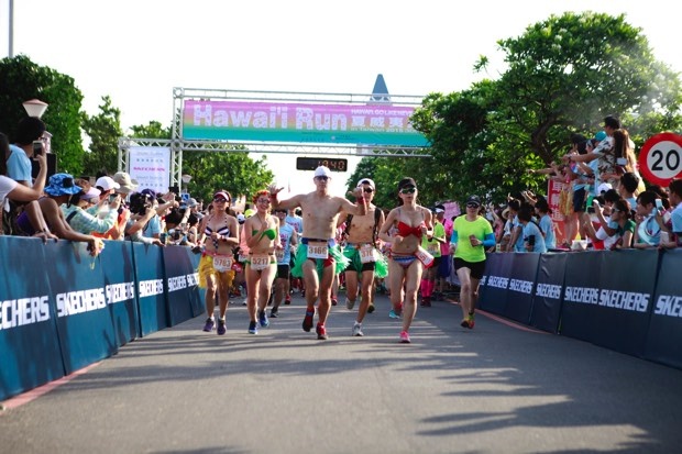 3-現場也有不少穿著比基尼參加路跑的民眾，在台灣複製夏威夷熱情 copy