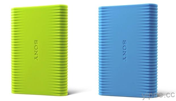 Sony 全新防震硬碟【HD-SP】採用耐用的矽膠材質，推出風格鮮明的果綠以及天空藍等兩色選擇，具備美國軍規標準的抗震規格，提供更完善的保護效果 copy