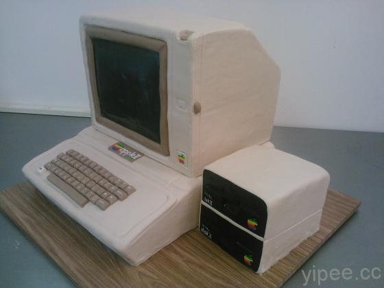 工程師的浪漫？連結婚蛋糕也用 Apple II 電腦！
