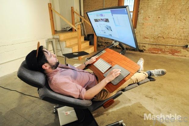 夢想中的電腦桌，Altwork Station 躺著、坐著或站著都能打電腦！