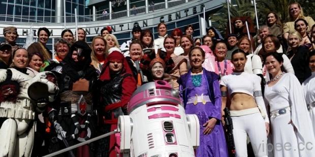 滿滿父愛的粉紅色 R2-KT 登上《星際大戰 7》，只為紀念已故小影迷！