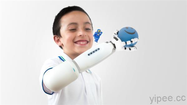 adaptable-childrens-arm-prosthetic-3dprinting-lego-grand-prix-paris-tech-show-5