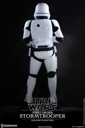star-wars-first-order-stromtrooper-life-size-collectible-hot-toys-902688-06