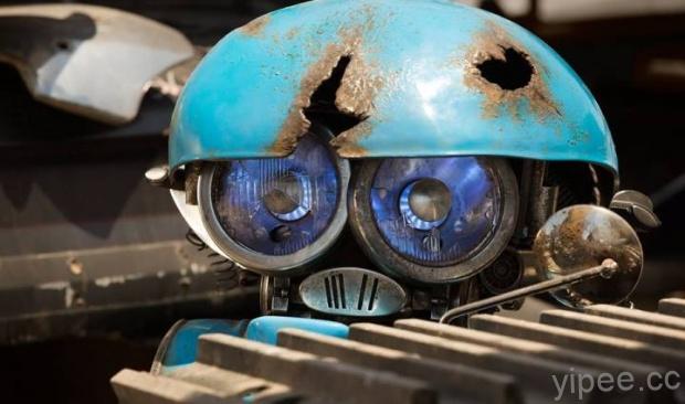 眨著萌萌的大眼睛，《變形金剛 5》摩托車機器人亮相！