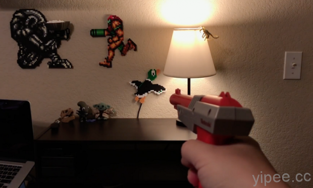 改裝達人 DIY，把任天堂 NES 光線槍改成電燈遙控器！