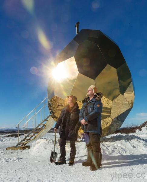 藝術家打造「大金蛋」，雪地裡也能享受三溫暖！