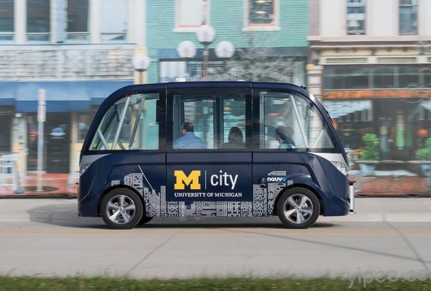 自動駕駛車 Mcity 打造 V2V 計畫，要讓車子學會「如何溝通」