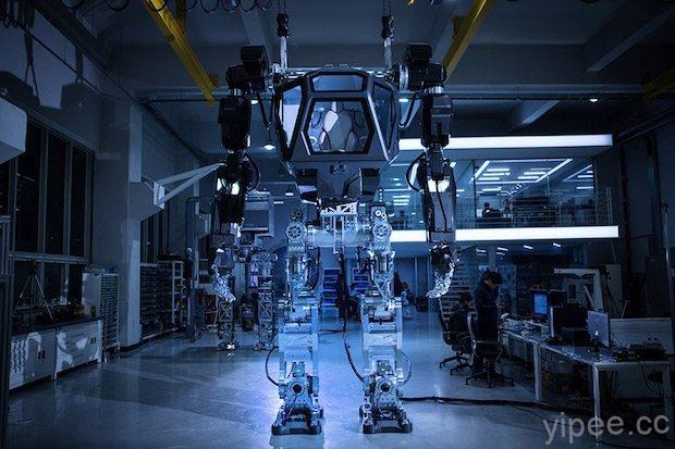 全球首富新玩具，耗資30億打造4公尺巨型機器人