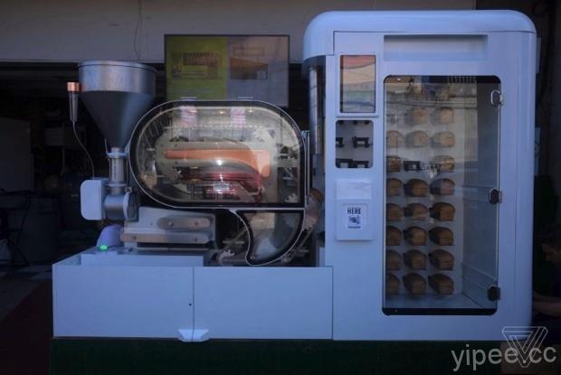 量販店專用超大麵包機「BreadBot」，螢幕按幾下就能自動製作麵包