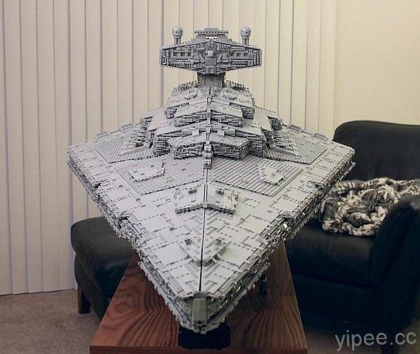 超強網友以 3.5 萬片樂高積木打造巨大的帝國滅星者艦