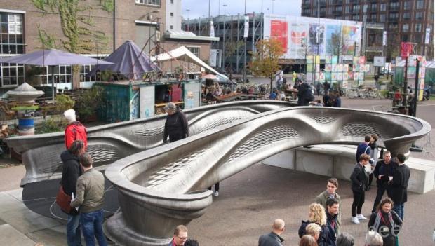 全球第一座 3D 列印鋼鐵大橋完工，並獲頒 2018年荷蘭設計大獎