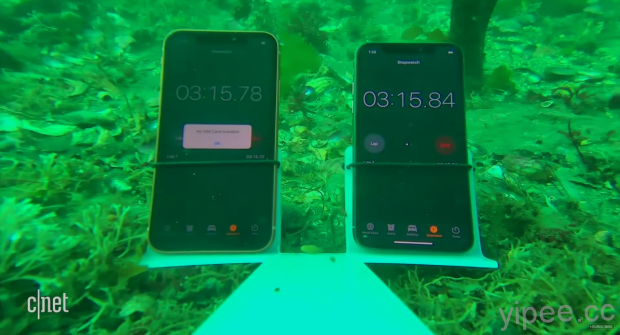 iPhone XS / iPhone XR 終極防水競賽，沉入海底 30 分鐘只有一隻手機倖存