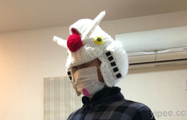 日本網友手作鋼彈毛線帽，搭配口罩仿真度超高！