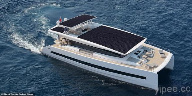 不用加油也能開船！這艘新台幣 1.6億的豪華遊艇使用太陽能發電和電動推進器