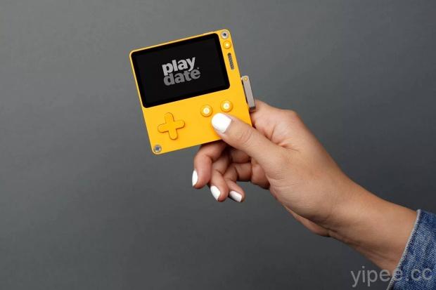 遊戲發行商設計 Playdate 掌上型遊戲機，具備獨特的旋轉搖桿設計