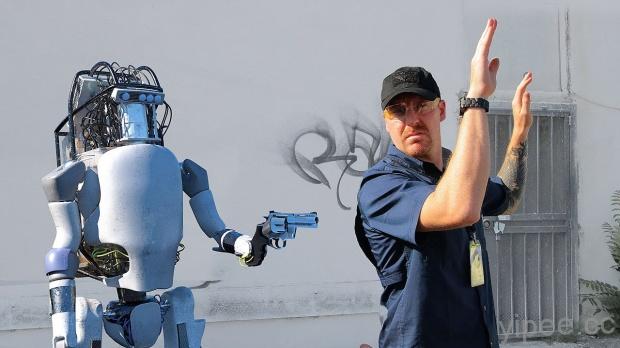 別再虐待機器人了！長期受虐的波士頓動力機器人，竟學會反擊人類？