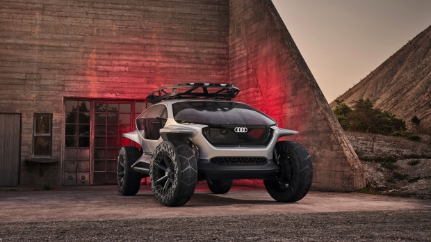 超酷的 Audi 奧迪電動越野車概念車 AI：Trail，由 5 架「無人機」取代車頭大燈！