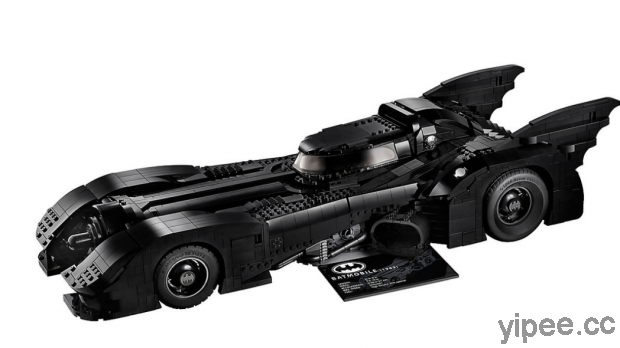 LEGO 樂高打造經典 1989 Batmobile 蝙蝠車，60公分車長、還有死對頭小丑