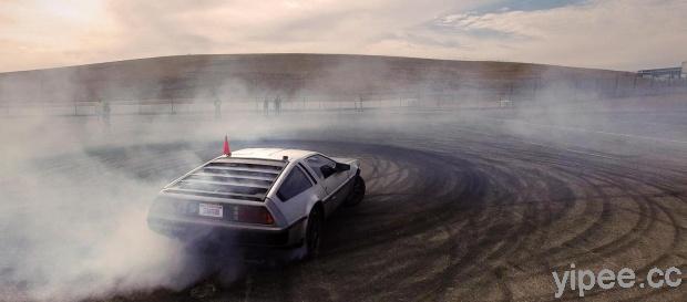 史丹佛工程師以《回到未來》電影中的車，展示自駕系統甩尾功夫