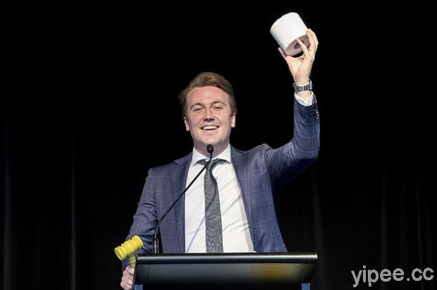 澳洲慈善拍賣會賣捲筒衛生紙，竟然飆出天價 1,610 美元！