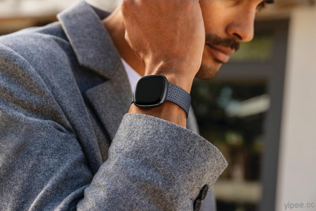 Fitbit 新一代健康智慧手錶 Fitbit Sense，具備壓力管理、心電圖、相對血氧濃度與皮膚溫度感測器等功能