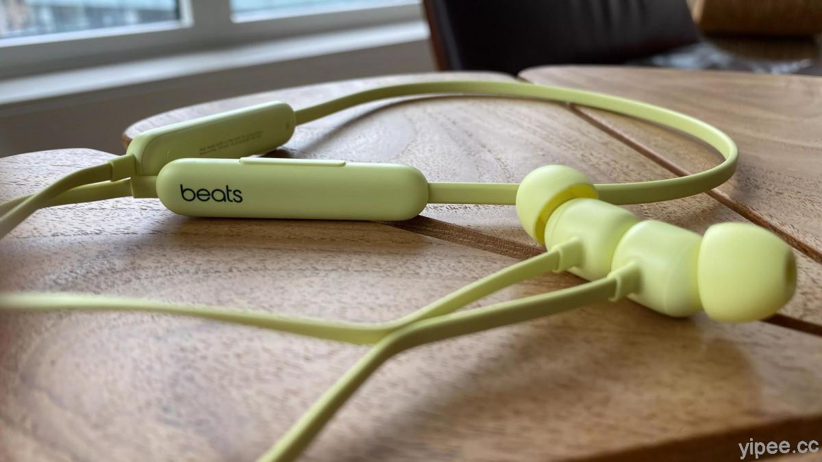 Apple 推出新一代 Beats Flex 耳機，改善語音通話的聲音和耳機效能