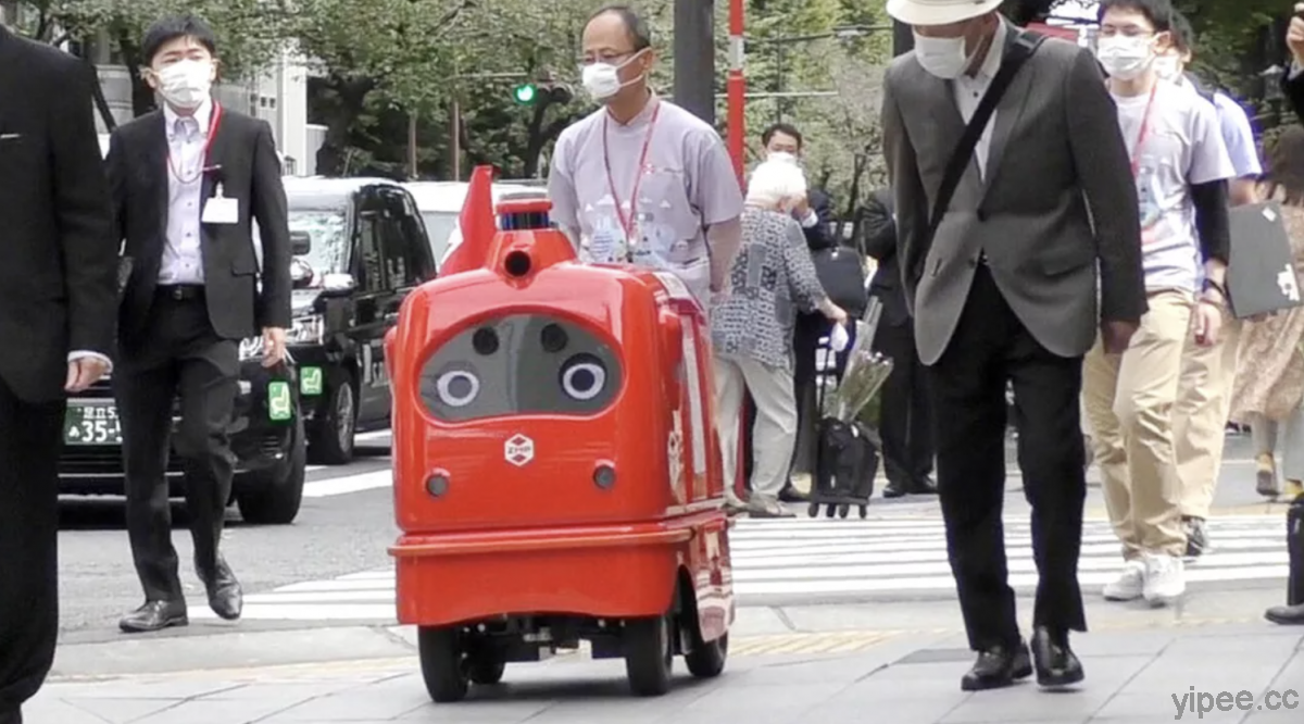 【影片】可愛的紅色自動駕駛機器人變身郵差，在日本東京送信