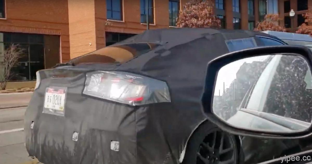 【影片】2022 Honda Civic 穿著超大迷彩偽裝車罩路測中，距離量產愈來愈近了